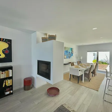 Semesterbostad House Miramar By *